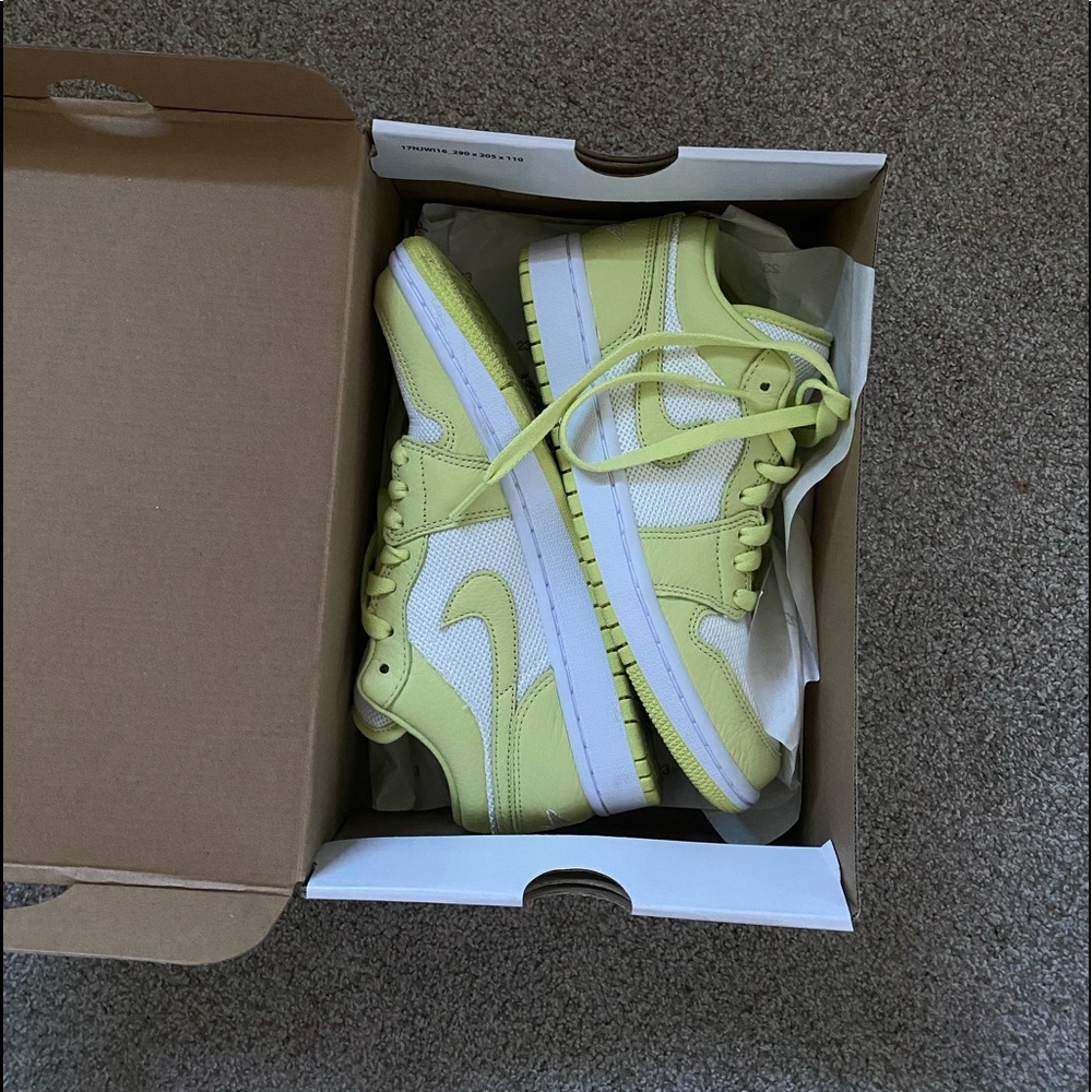 Jordan 1 Low Limelight (W)